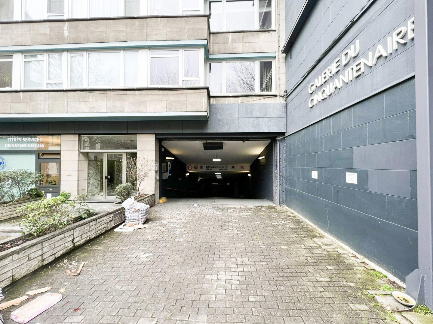 photo-18-lot-de-bureaux-700m2-parkings