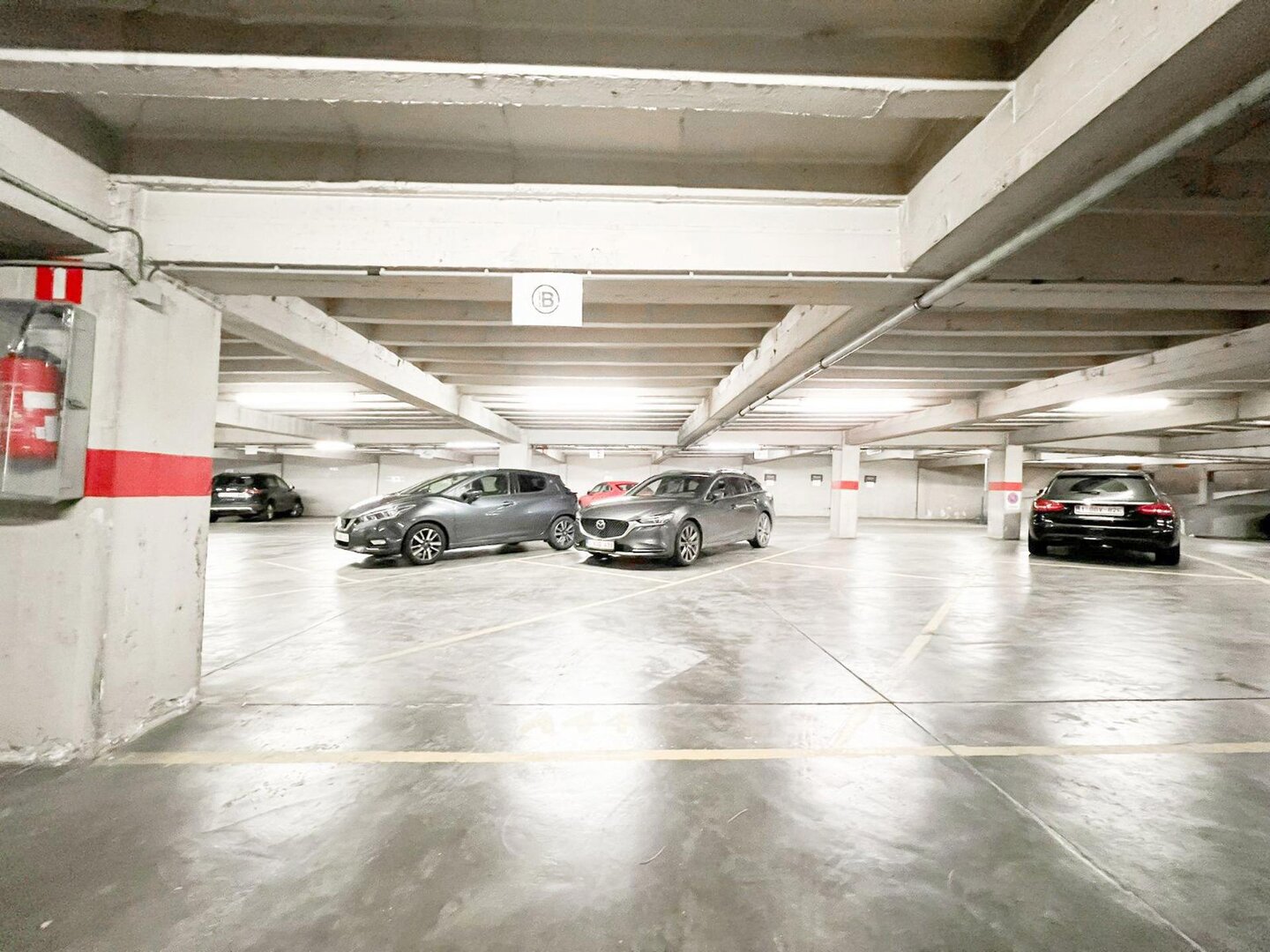 photo-20-lot-de-bureaux-700m2-parkings