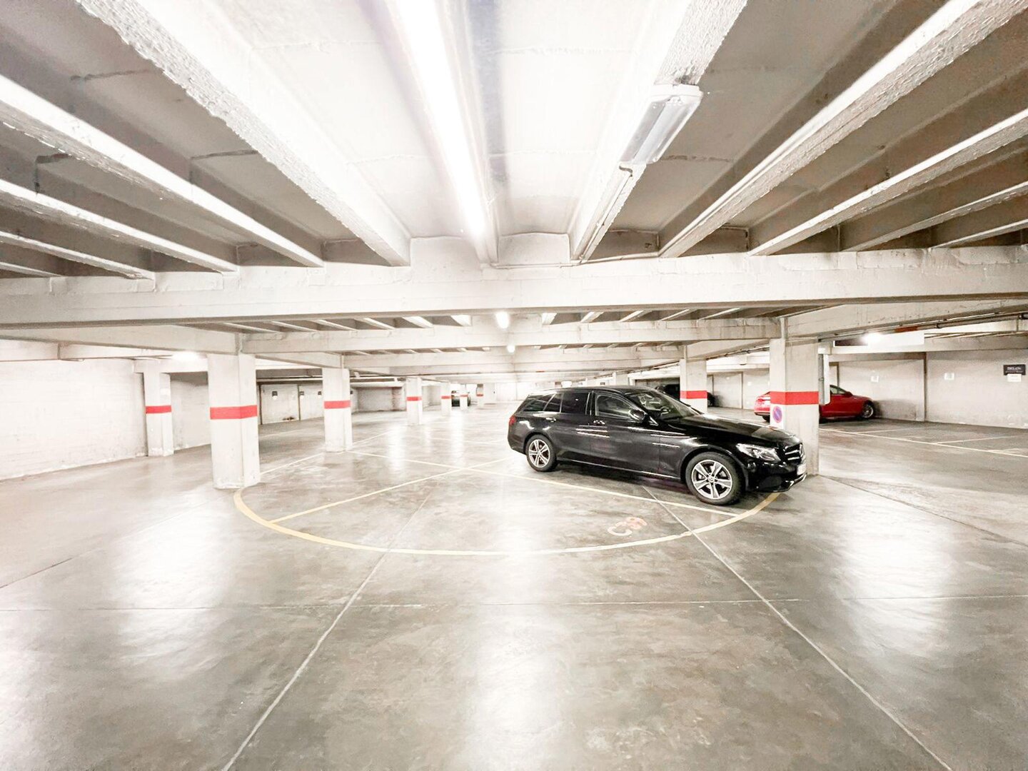 photo-21-lot-de-bureaux-700m2-parkings