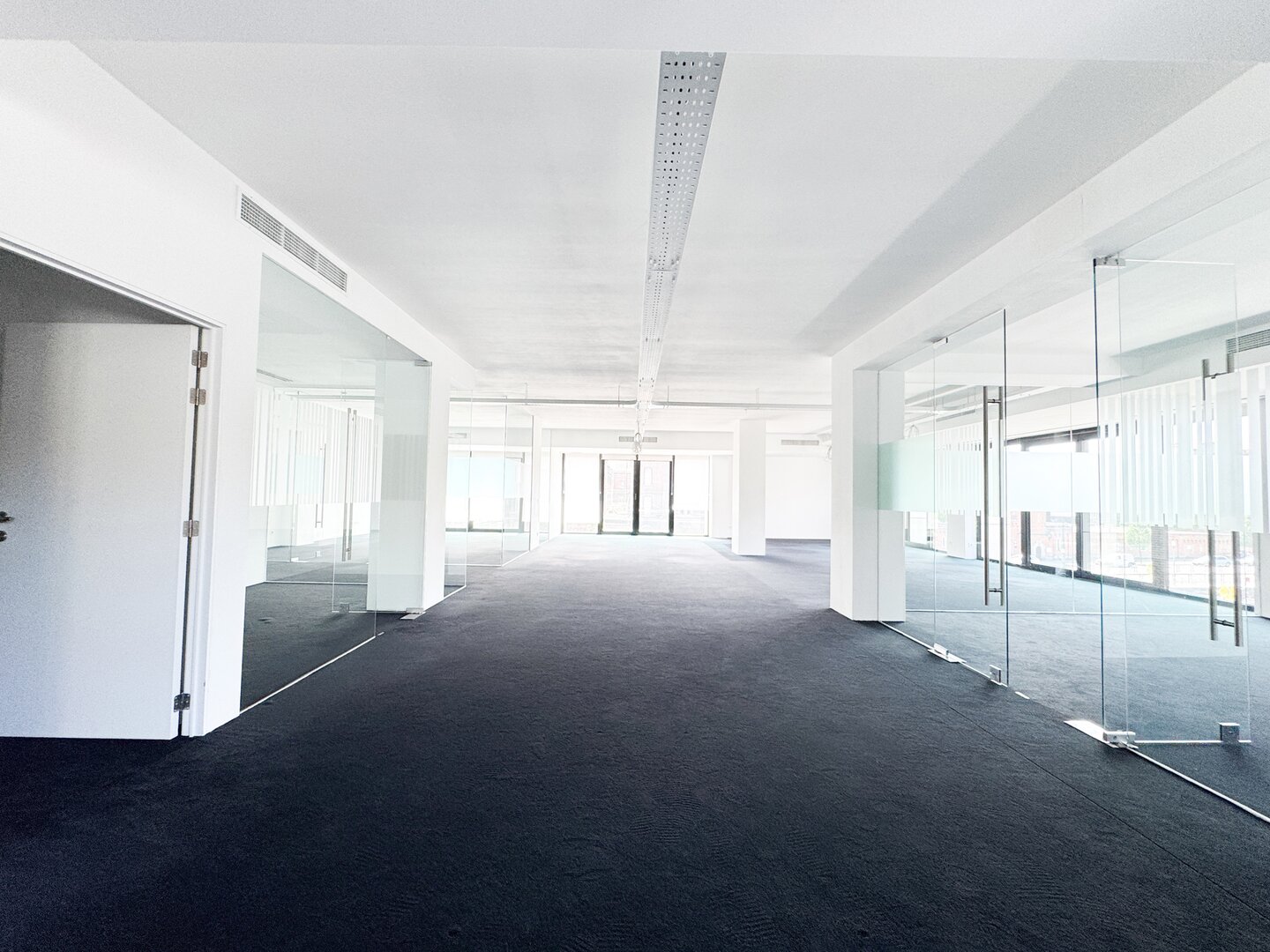 photo-2-spacieux-plateau-de-300m2-au-coeur-de-bxl