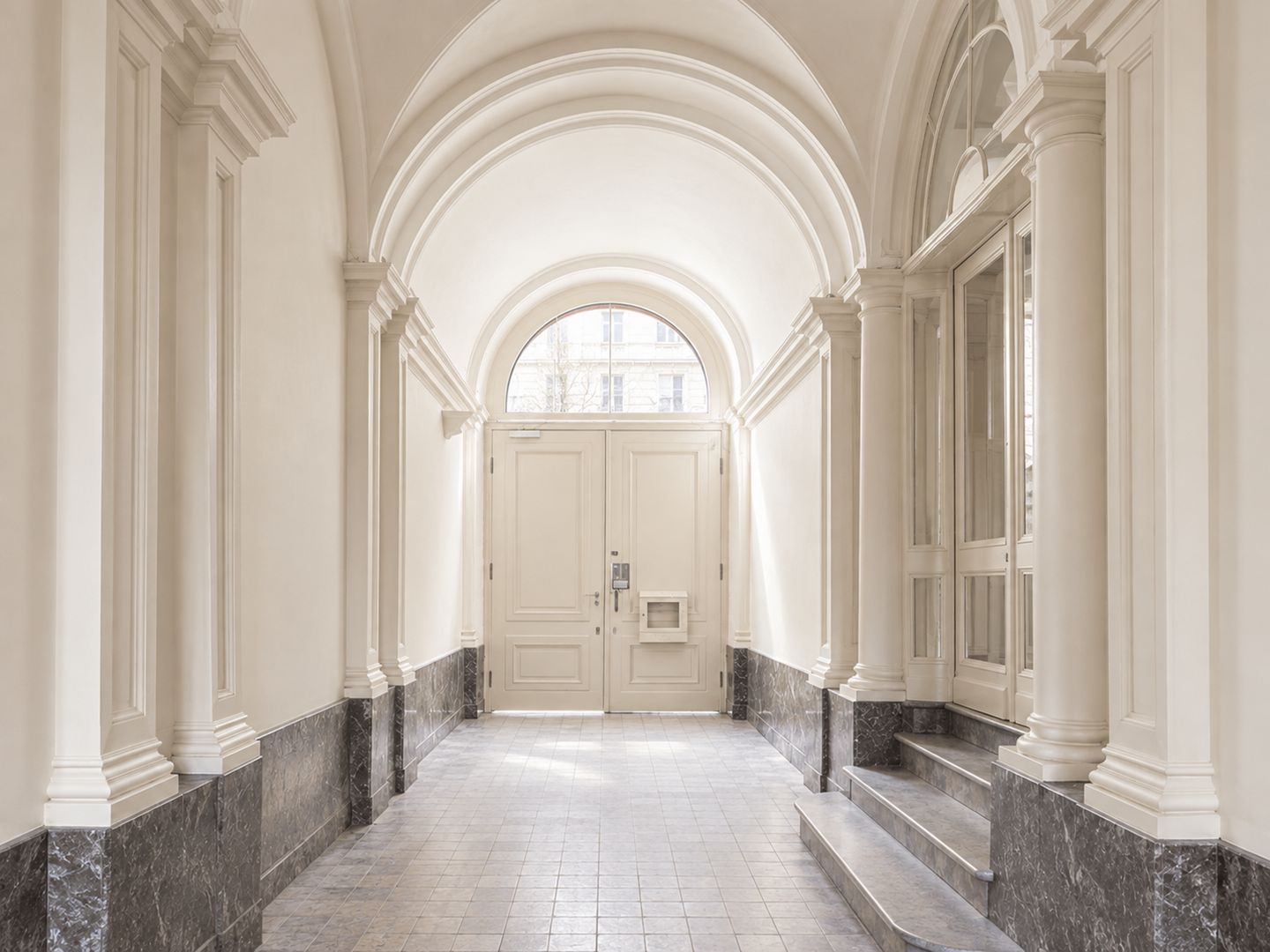 photo-2-prestigieuse-maison-de-maitre-a-usage-de-bureaux-quartier-europeen