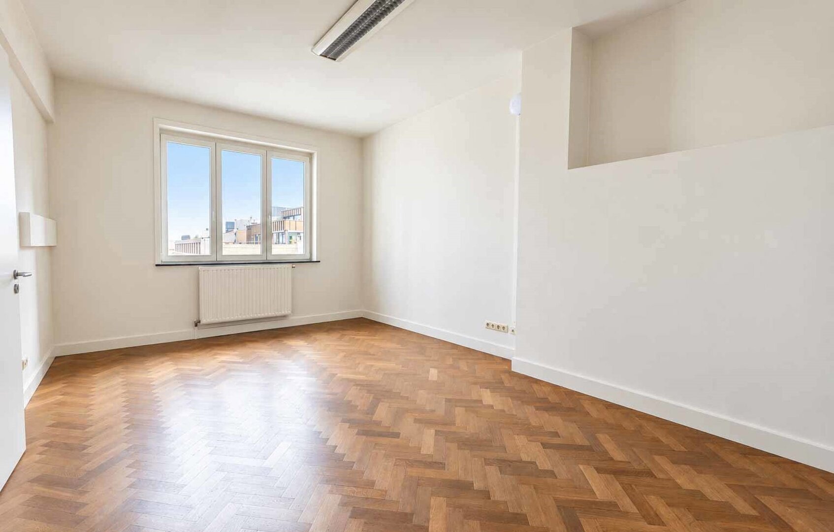 photo-15-prestigieuse-maison-de-maitre-a-usage-de-bureaux-quartier-europeen