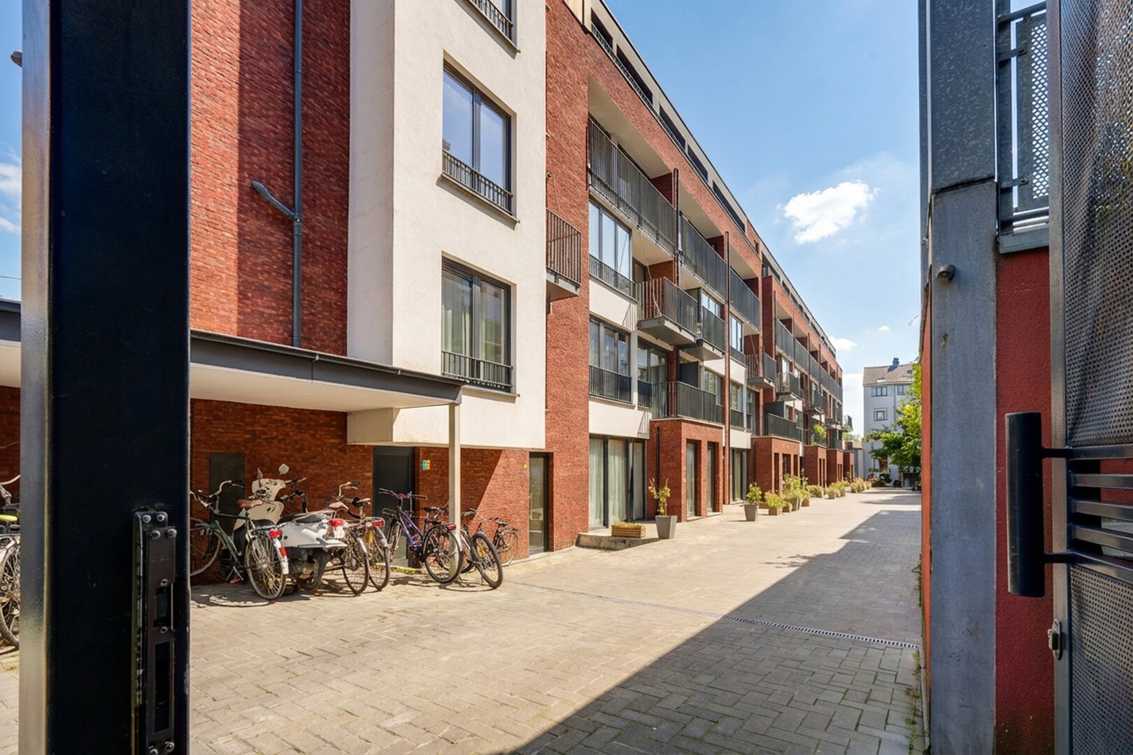 photo-20-magnifique-rdc-neuf-3ch-terrasses-parking-f01