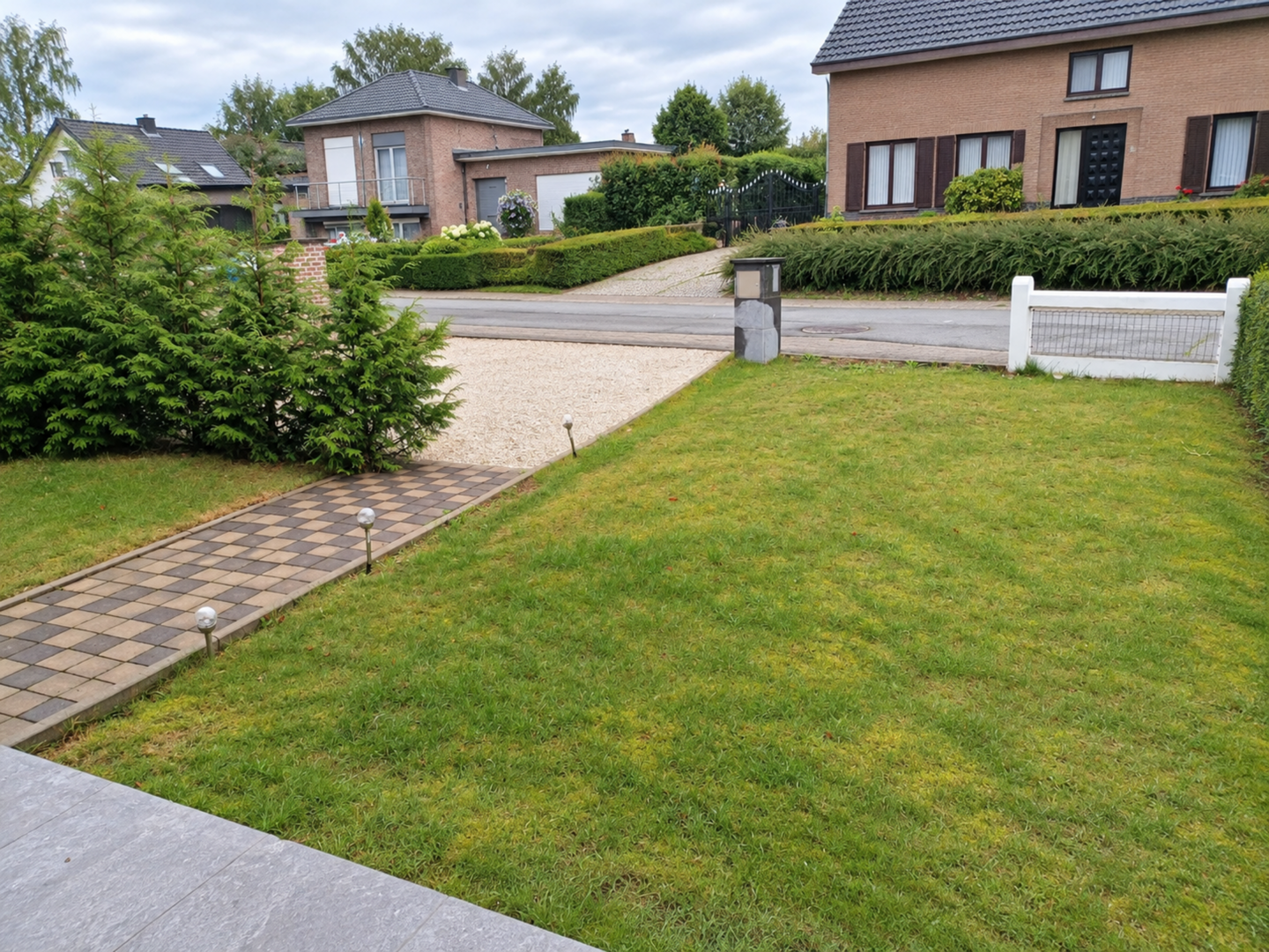 photo-3-charmante-maison-avec-jardinet-ndash-2-chambres-ndash-grenier-amenageable