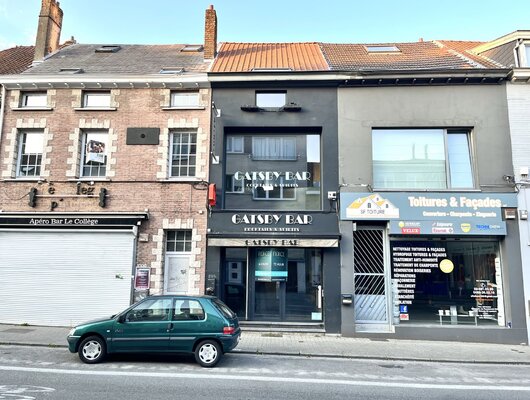 BEDRIJFS + AANGEBOUWDE WONING