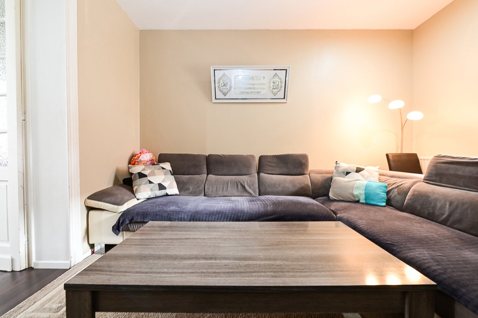 photo-2-belle-appartement-une-chambre-avec-balcon