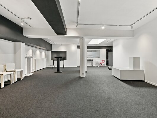 UKKEL – RUIME MULTIFUNCTIONELE RUIMTE VAN CA. 380 M² MET PRIVÉ-INGANG