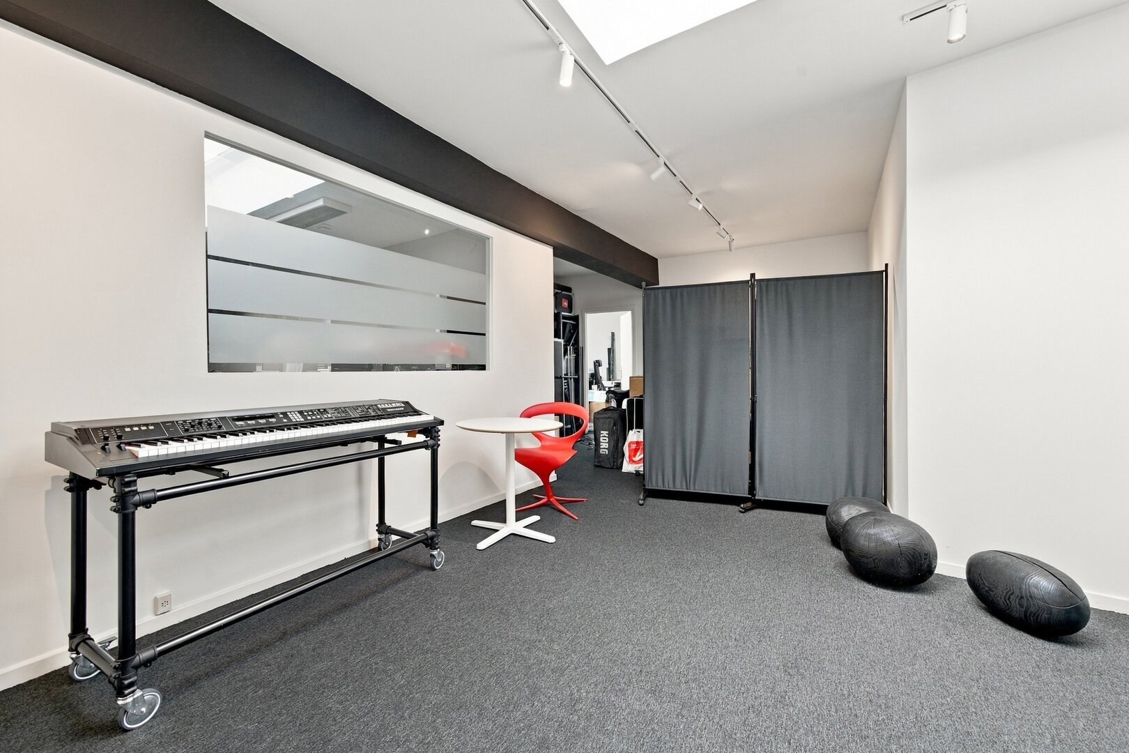 photo-10-uccle-ndash-spacieux-espace-polyvalent-de-plusmn-380-m-avec-entree-privative