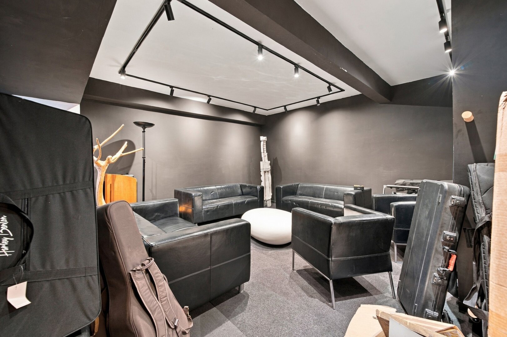 photo-14-uccle-ndash-spacieux-espace-polyvalent-de-plusmn-380-m-avec-entree-privative