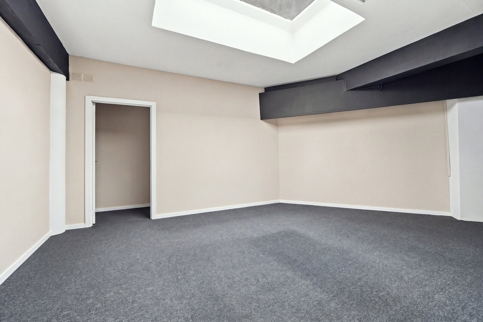 photo-18-uccle-ndash-spacieux-espace-polyvalent-de-plusmn-380-m-avec-entree-privative