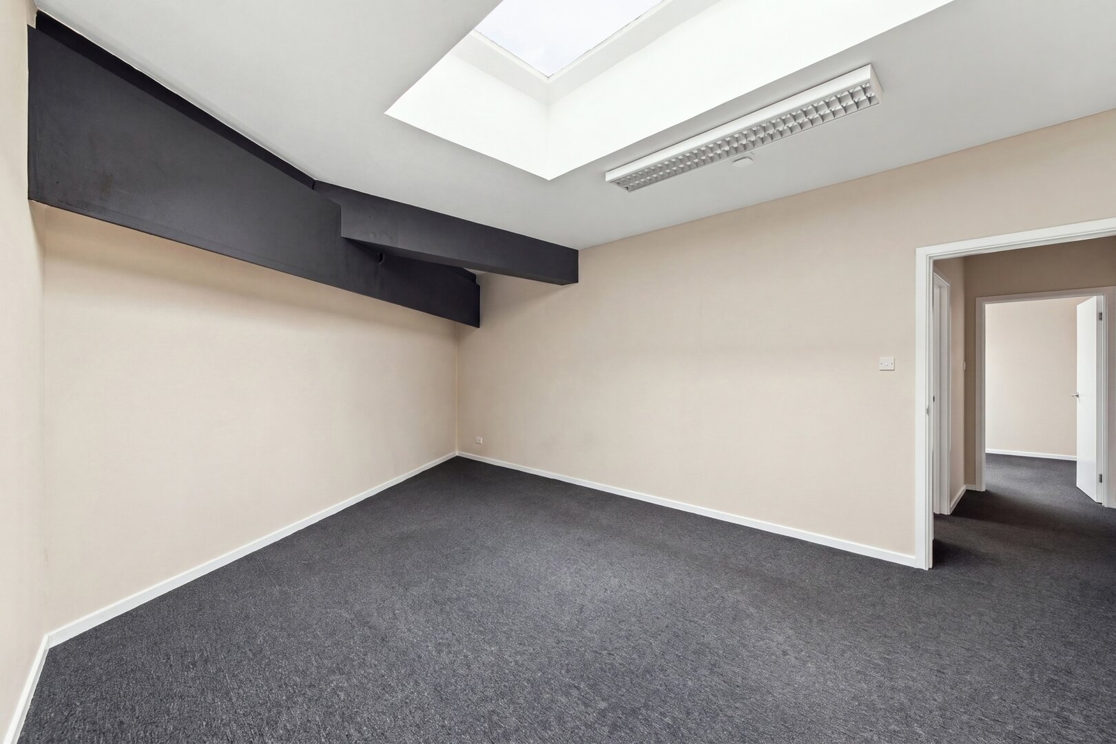photo-19-uccle-ndash-spacieux-espace-polyvalent-de-plusmn-380-m-avec-entree-privative